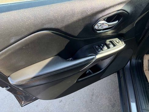 Used 2020 Jeep Cherokee Latitude Plus w/ Cold Weather Group image 17