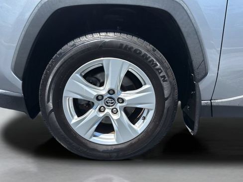 Used 2020 Toyota RAV4 XLE w/ Convenience Package FWD image 27