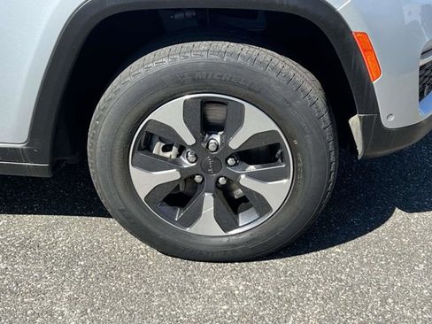 Certified 2023 Jeep Grand Cherokee 4WD 4xe w/ Luxury Tech Group II image 6