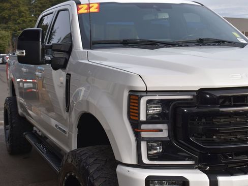 Used 2022 Ford F250 Lariat w/ Black Appearance Package image 3