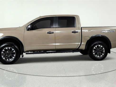 Used 2021 Nissan Titan PRO-4X w/ Pro-4x Convenience Package AWD/4WD image 11