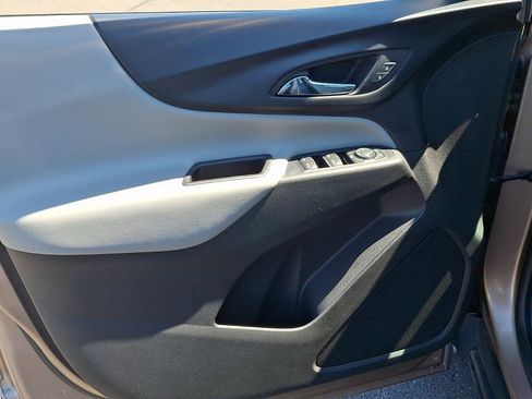 Used 2018 Chevrolet Equinox LS FWD image 12