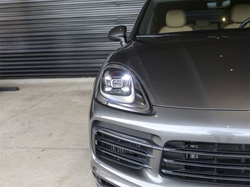 Certified 2023 Porsche Cayenne Coupe image 11