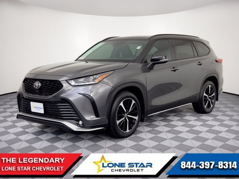 Used 2022 Toyota Highlander XSE FWD image 1