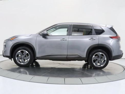 Used 2024 Nissan Rogue SV FWD image 2
