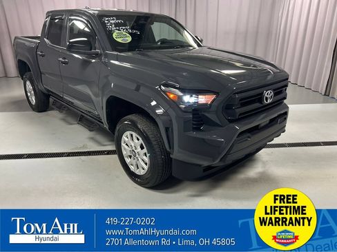 Used 2025 Toyota Tacoma SR AWD/4WD image 1