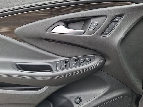 Used 2020 Buick Envision Essence FWD image 12