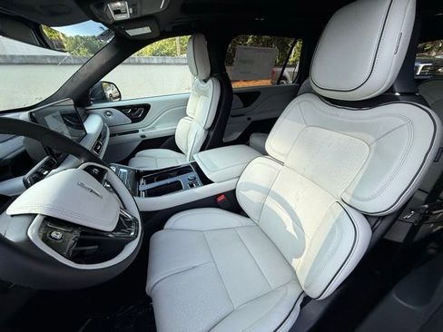 New 2025 Lincoln Aviator Black Label image 12