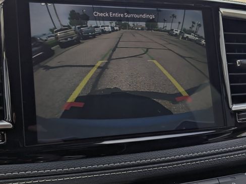 Used 2023 Chrysler Pacifica Limited FWD image 12