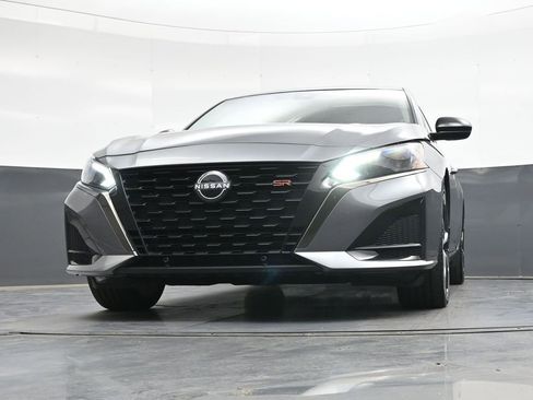 Used 2023 Nissan Altima 2.5 SR FWD image 25