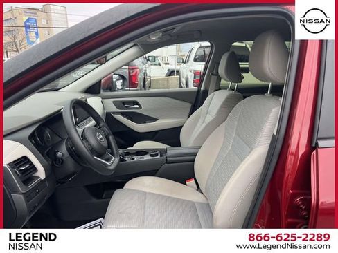 Used 2023 Nissan Rogue SV image 12