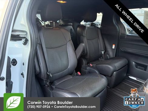 Used 2025 Toyota Sienna Platinum AWD/4WD image 17