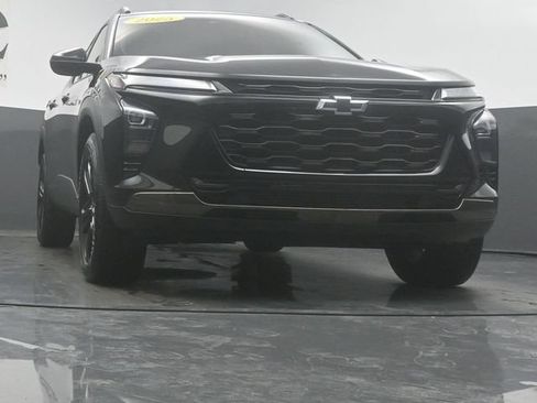 Used 2025 Chevrolet Trax ACTIV w/ Sunroof Package FWD image 3