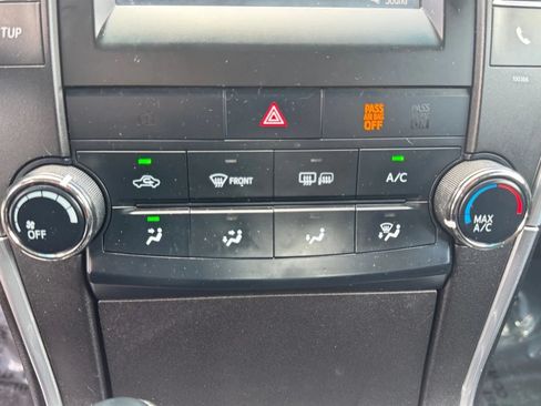 Used 2015 Toyota Camry SE FWD image 25