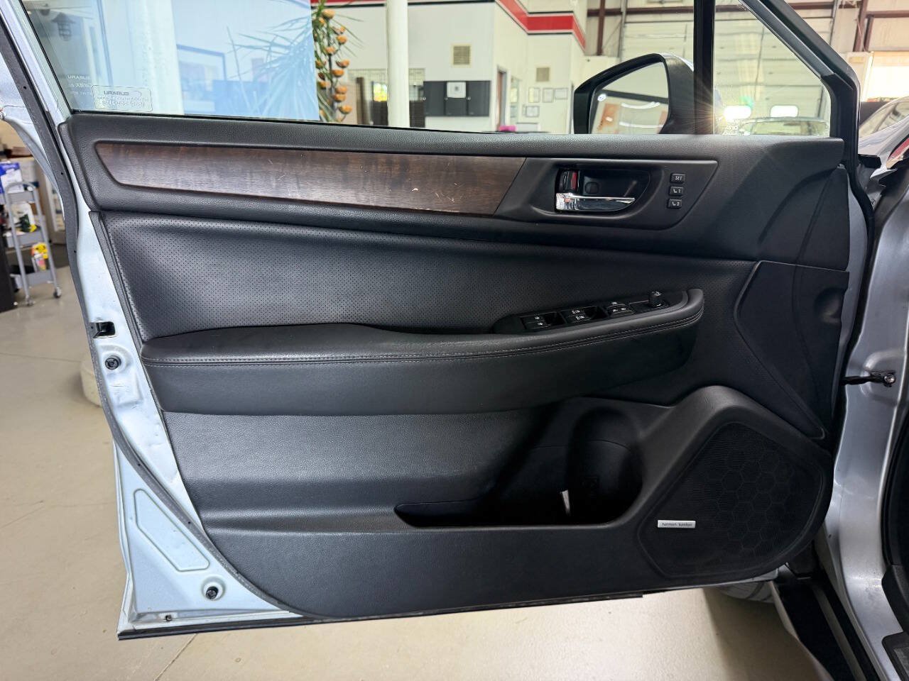 Used 2017 Subaru Outback 2.5i Limited AWD/4WD image 10