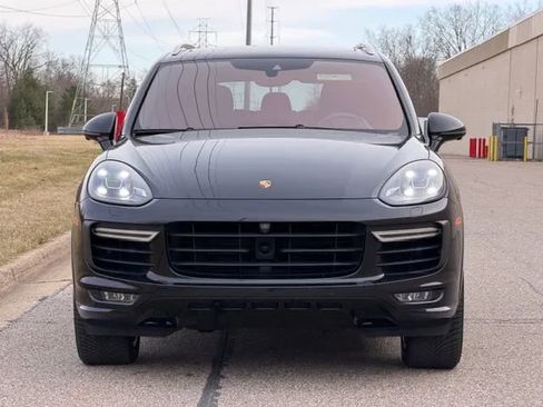 Used 2016 Porsche Cayenne Turbo image 6