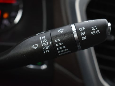 Used 2023 GMC Acadia SLT w/ Technology Package image 24