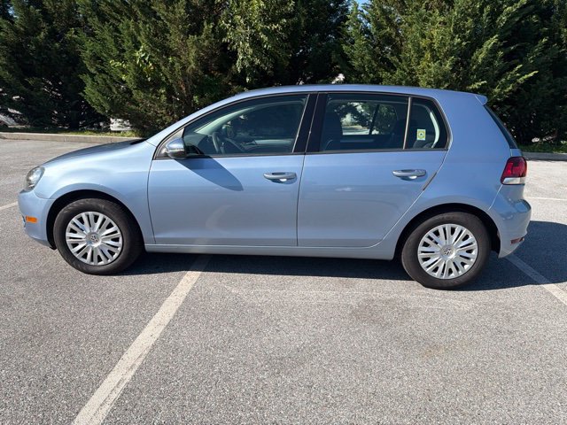 Used 2010 Volkswagen Golf 4-Door FWD image 2