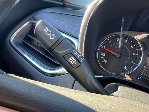 Used 2023 Chevrolet Equinox LT image 30