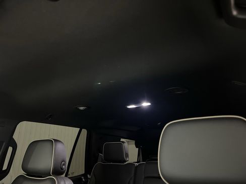 Used 2022 GMC Yukon SLT w/ SLT Luxury Package image 17