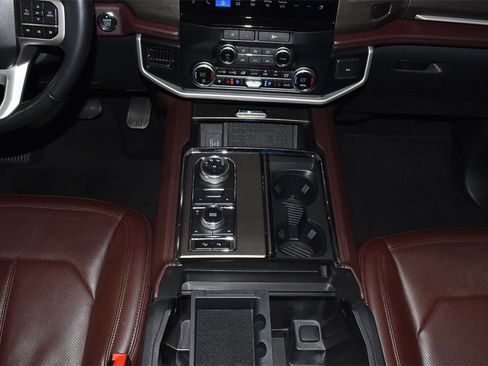 Used 2024 Ford Expedition Limited image 22