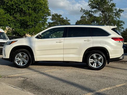 Used 2019 Toyota Highlander Limited FWD image 3