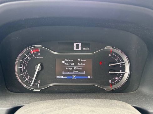 Used 2018 Honda Pilot Touring image 16
