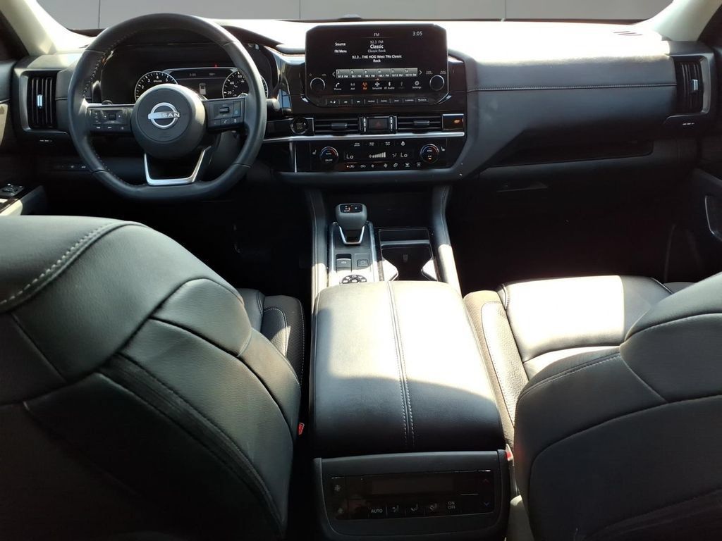 Used 2025 Nissan Pathfinder SL AWD/4WD image 14