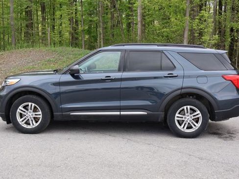 Used 2023 Ford Explorer XLT w/ Equipment Group 202A AWD/4WD image 4