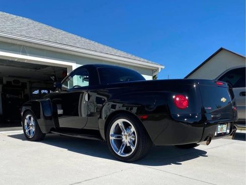 Used 2005 Chevrolet SSR w/ Preferred Equipment Group image 6