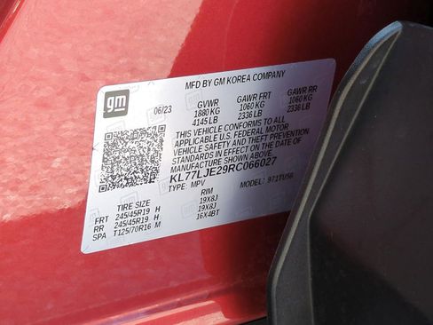 Used 2024 Chevrolet Trax RS w/ Sunroof Package FWD image 23