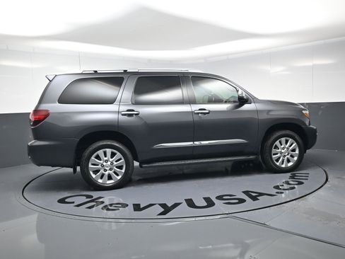 Used 2020 Toyota Sequoia Platinum image 10
