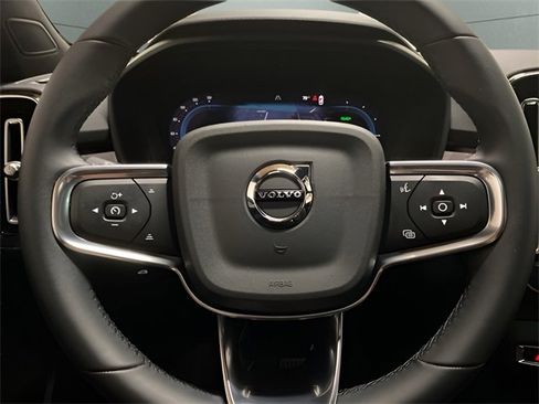 Used 2023 Volvo XC40 Recharge Ultimate w/ Protection Package Premier image 28