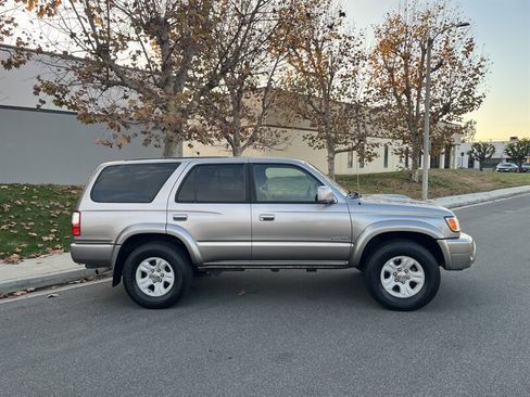 Used 2002 Toyota 4Runner SR5 image 2