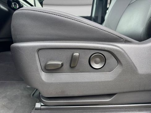 Used 2026 GMC Sierra 1500 SLT AWD/4WD image 9
