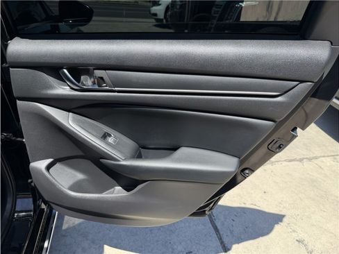 Used 2018 Honda Accord EX image 25