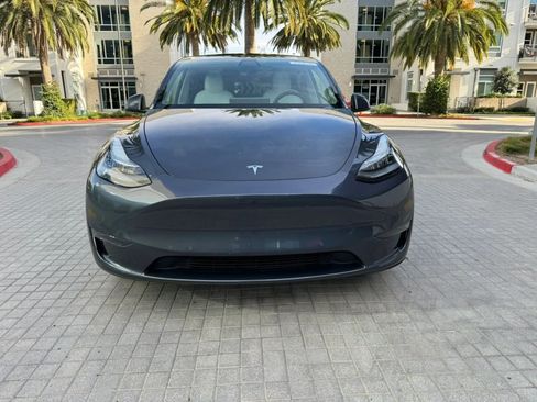 Used 2024 Tesla Model Y 2WD image 2
