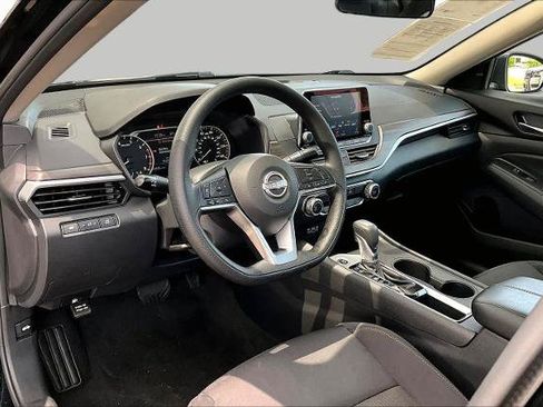 Certified 2025 Nissan Altima 2.5 SV FWD image 17