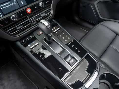 Certified 2026 Porsche Macan AWD/4WD image 26