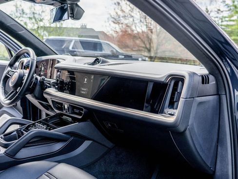 Used 2024 Porsche Cayenne S image 54