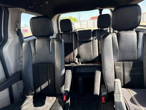Used 2014 Dodge Grand Caravan SXT FWD image 12