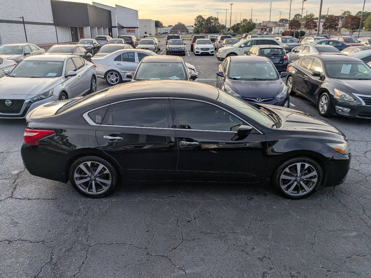 Used 2016 Nissan Altima 2.5 SR FWD image 12