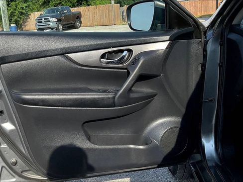 Used 2015 Nissan Rogue SV FWD image 19