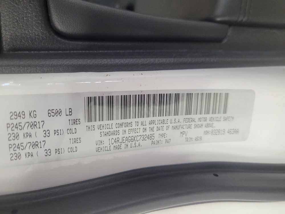Used 2019 Jeep Grand Cherokee Laredo RWD image 33