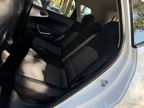 Used 2025 Kia Soul LX w/ LX Technology Package image 32