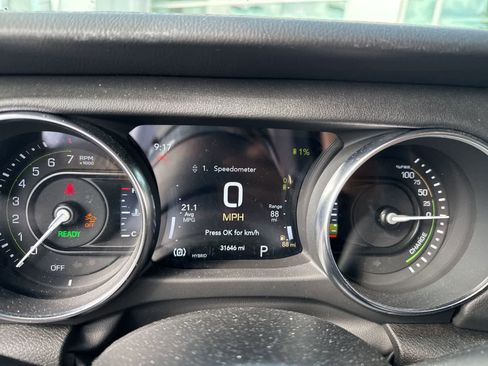 Used 2023 Jeep Wrangler Unlimited Sahara AWD/4WD image 7