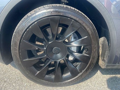 Used 2022 Tesla Model Y Long Range AWD/4WD image 9