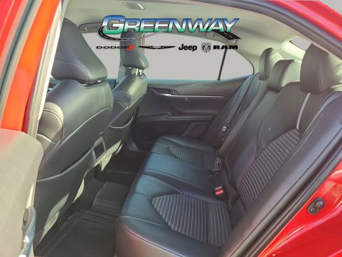 Used 2021 Toyota Camry SE image 10