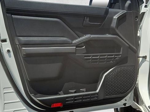 Certified 2025 Toyota Tacoma SR5 AWD/4WD image 10