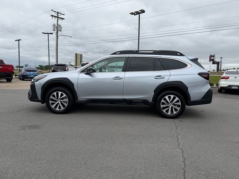 Used 2025 Subaru Outback Premium AWD/4WD image 4